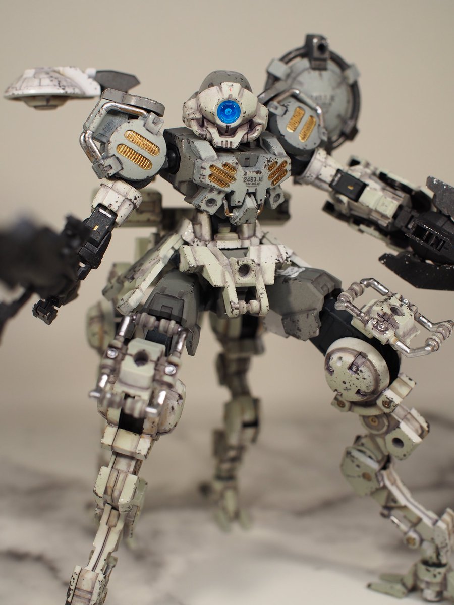 なろあき On Twitter ガルグレー 軍艦色 2 黒鉄色でランナーのまま塗って デカールを貼って 艶消しクリアーを吹いて 4アーティストマーカーとリアルタッチマーカーをちょちょいと チッピングスポンジは練習の余地ありです 合わせ目消しもヤスリがけもやって