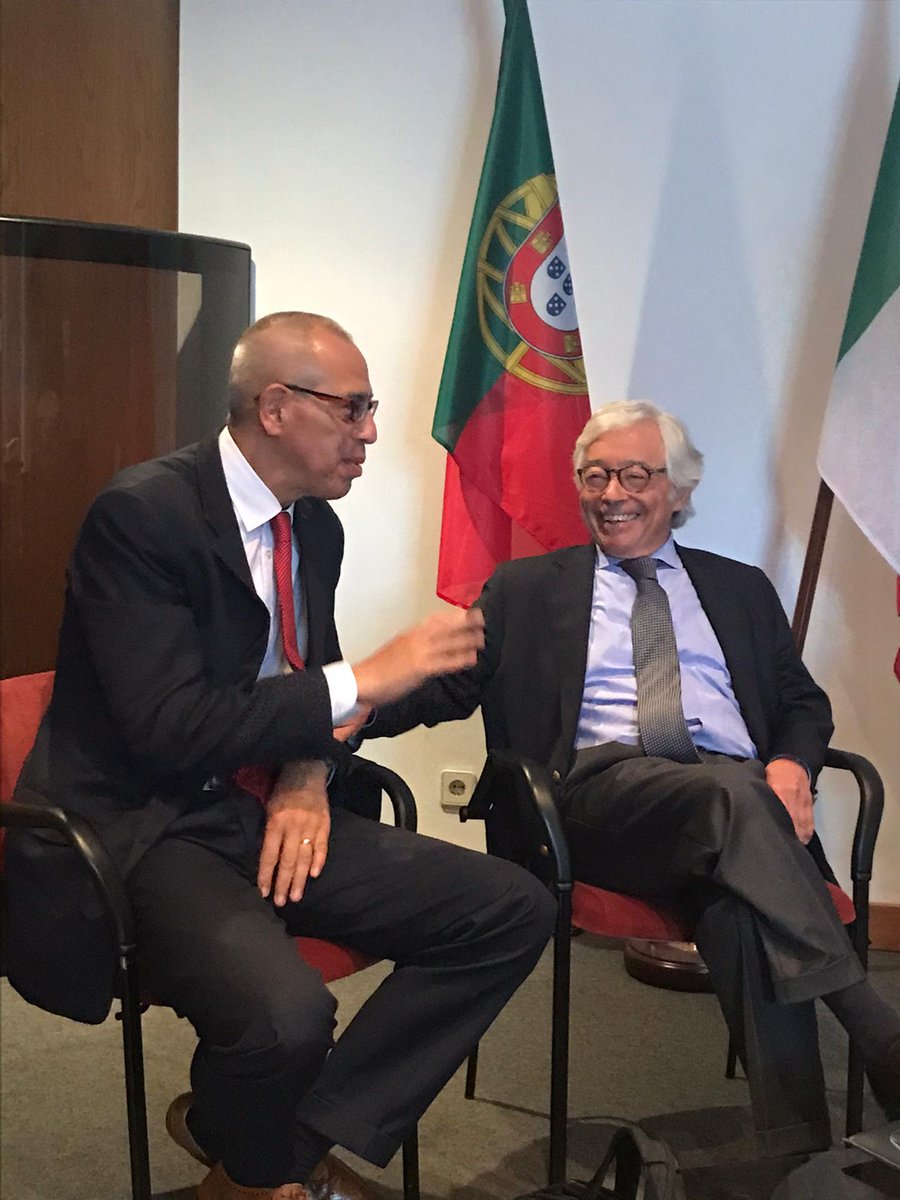 EmbaMexPor's tweet photo. El Embajador Hermann Aschentrupp presentó el plan nacional de infraestructura a más de 40 empresarios lusos en el marco de una sesión de trabajo organizada por la Cámara de Comercio e Industria Luso Mexicana.

#CCILM #DiplomaciaEconomica #MexicoEnPortugal https://t.co/iiMKtEI33i