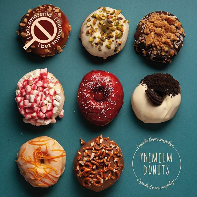CupcakeCornerPL's tweet photo. Chwalimy się!⭐⭐⭐ Oficjalnie od 20 lutego Cupcake Corner Bakery stanie się też DONATOWNIĄ!🍩🍩🍩 Od (Tłustego) czwartku już na stałe znajdziesz u nas codziennie ponad 10 smaków Donatów PREMIUM! Pieczonych codziennie, NIE SMAŻONYCH (tak, donat może by… https://t.co/Jt80K70rZ8 https://t.co/CtNgQKuPxy