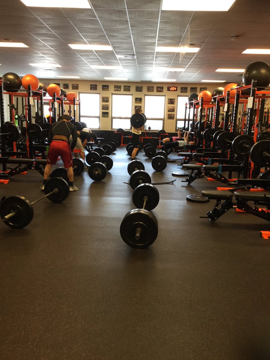 BrehmPE's tweet photo. Using all the barbells today for “Linda”.  10-9-8-7-6-5-4-3-2-1 Deadlift 1.5 body weight, Bench 1.0 body weight, Clean .75 body weight #wdppride https://t.co/xKuaWvHKA1