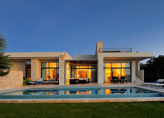 Villa Tetouan offers 3 double, en-suite bedrooms and air conditioning. Enjoy your own private swimming pool and garden during your stay! 🏊‍♀️ hubs.ly/H0n1YG40