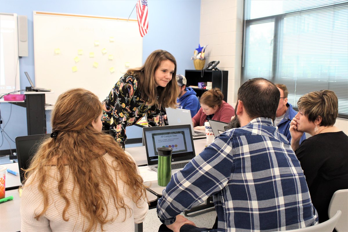 LexRich5Schools's tweet photo. #MondayMotivation: This morning, #LexRich5Schools teachers participated in #LeaD5 Prof. Development (PD) workshops district. Honoring teachers' prof. growth needs each year, the program provides a platform for teachers to organize + lead their peers in targeted PD. #Teachin5 https://t.co/ZHvL9q2ogm