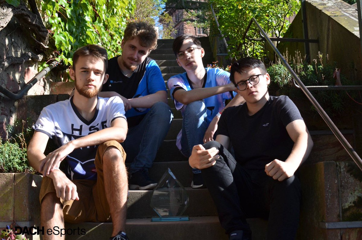 Nicht einmal mehr eine Woche dann werden die Roster der Teams bekanntgegeben!

Was denkt ihr werden wir viele alte bekannte sehen oder überwiegend neue Gesichter? Und wird es große Überraschungen geben.

Was denkt ihr?