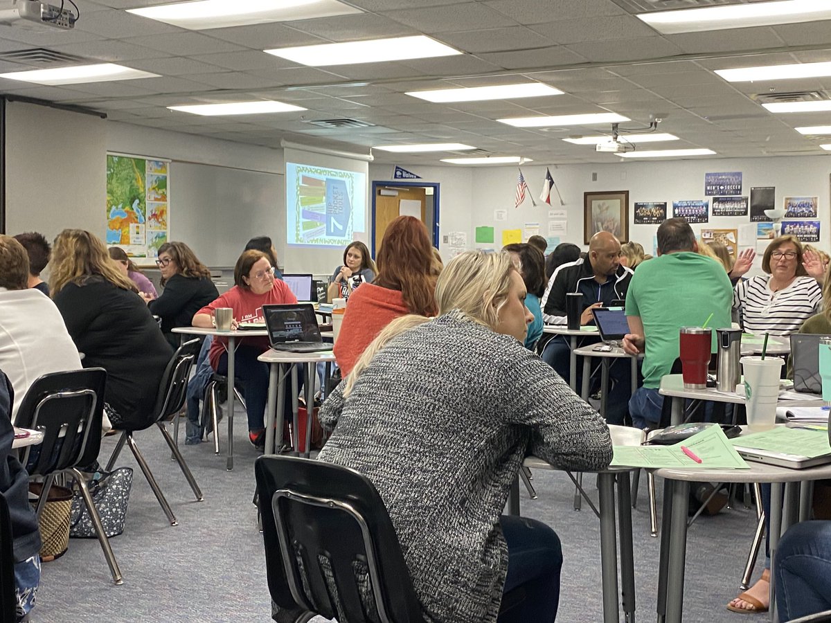 icantu77's tweet photo. There's some great learning today! These teachers are starting the week by practicing literacy strategies.  #PISDProud https://t.co/7aBpV4VpFs