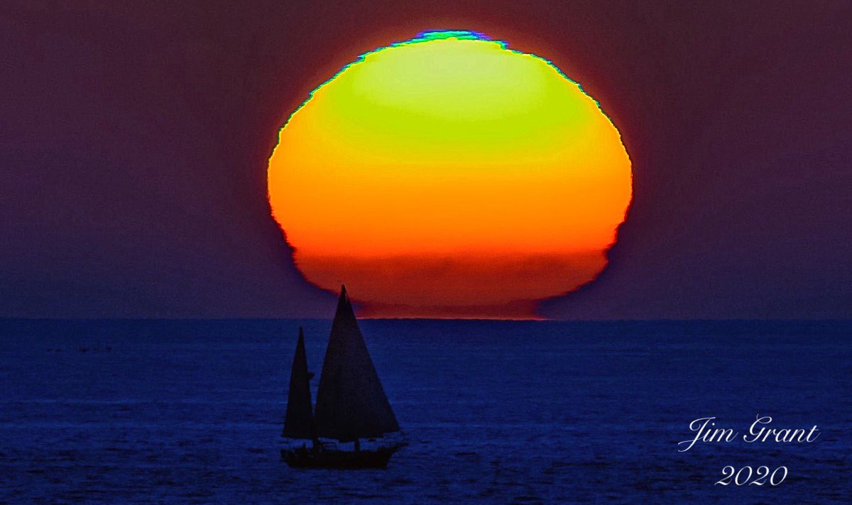 Beautiful sunset from San Diego last nite. With sailboat and Green Flash. @JimCantore @Ginger_Zee @sunset_wx @mikebettes @ABCNewsWX @CNNweather @weatherchannel