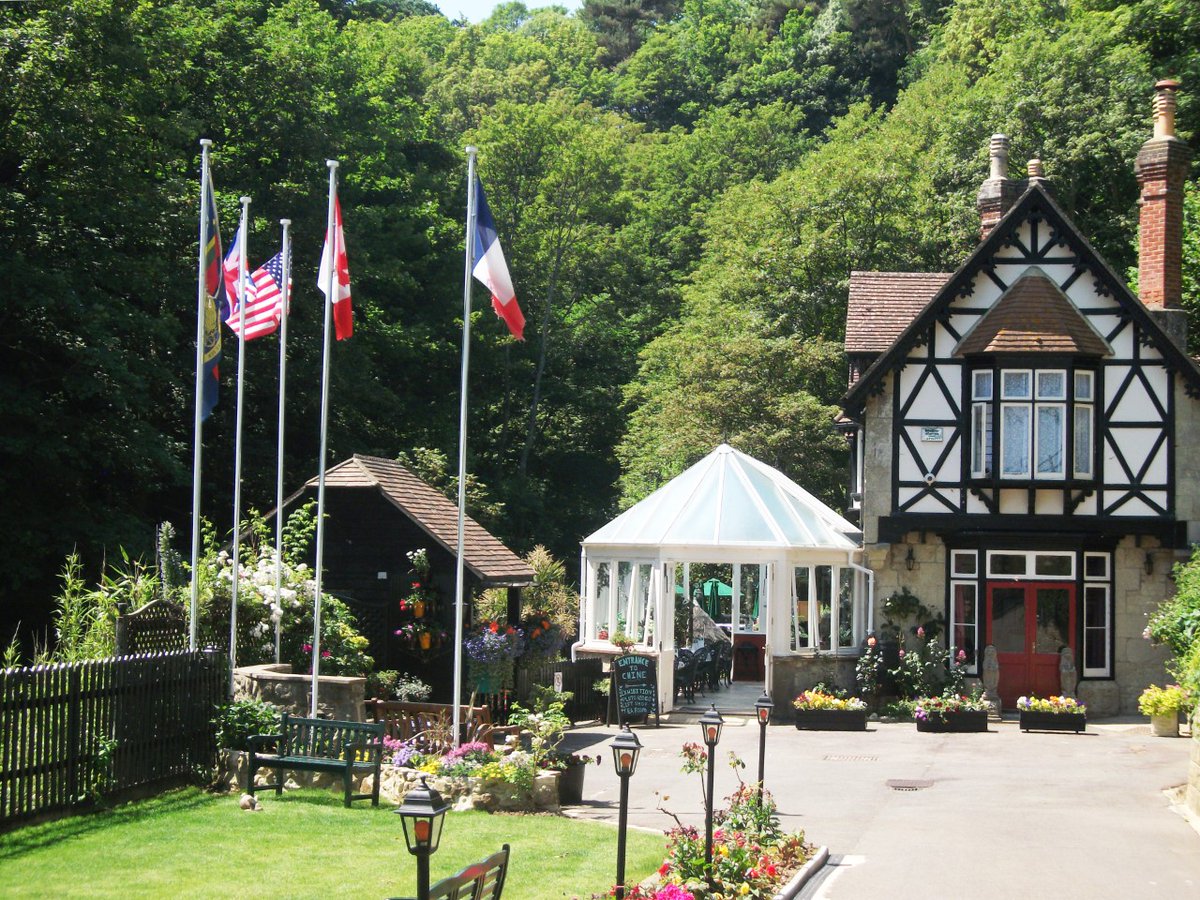 BCM_LLP's tweet image. Did you know that our client Shanklin Chine was pivotal in Operation Pluto during WWII. Find out about this and more by listening to the podcast from I Love Wight. @RealTimeWWII #Operationpluto #tourismsoutheast 

ilovewightpodcast.com/discover-shank…