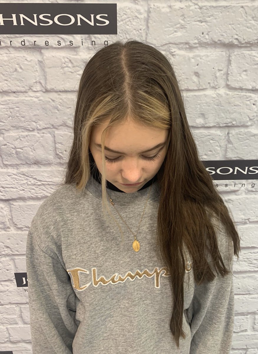 Johnsonssalons's tweet photo. Panelling ππ
This creative panel was created by Courtney at our Warrington salon ππΌββοΈ #Warrington #stocktonheath #panelling #creativecolouring #wella https://t.co/EUDrDRjbgN
