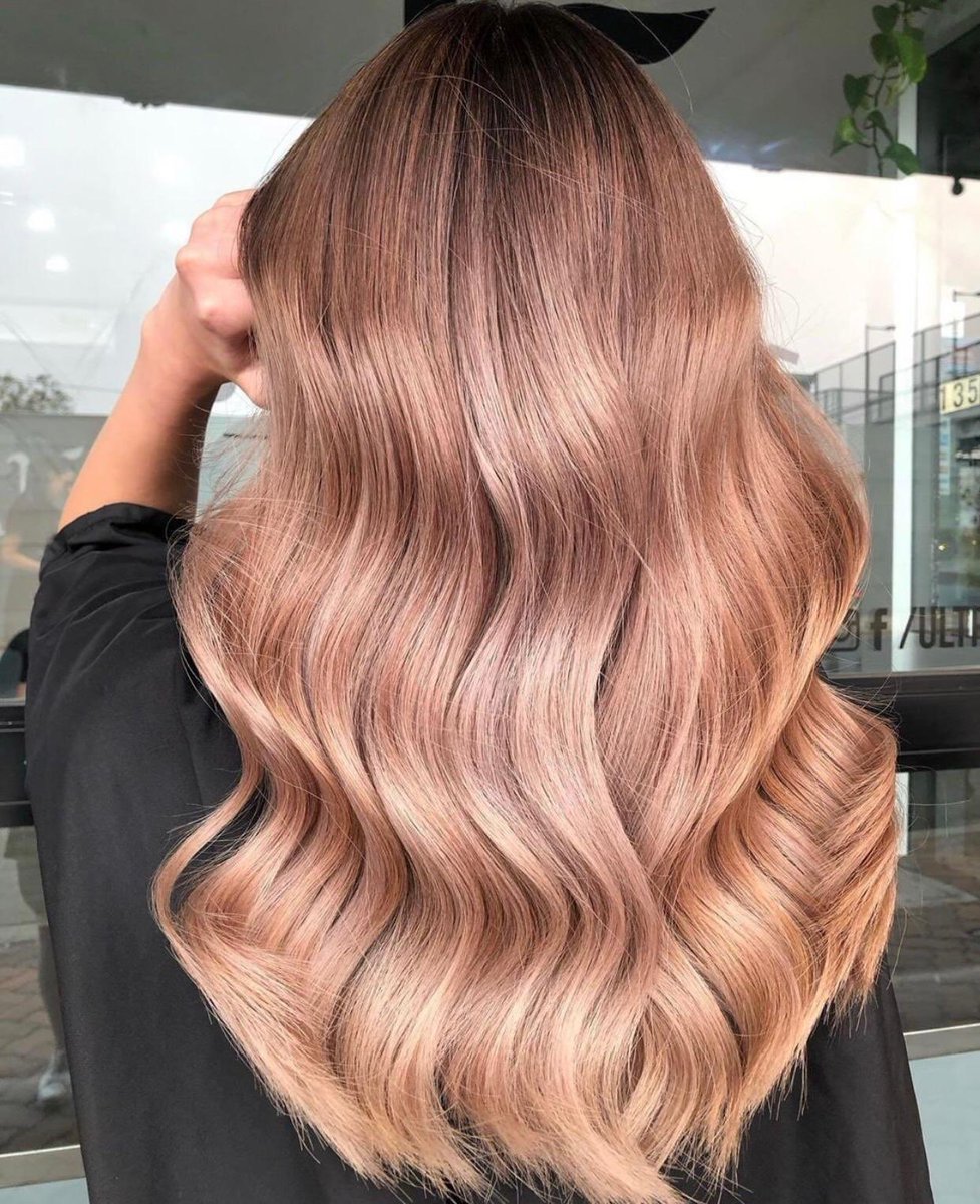 The ripple in your waves is mesmerising 😍 Get the perfect cut &amp; blow dry at all stores! ✂️ 
•
•
#duckanddry #blowdrybar #blowdry #haircut #londonhair #londonsalon #hairsalon #cutandblowdry #hairwaves #hairgoals #londonhaircut