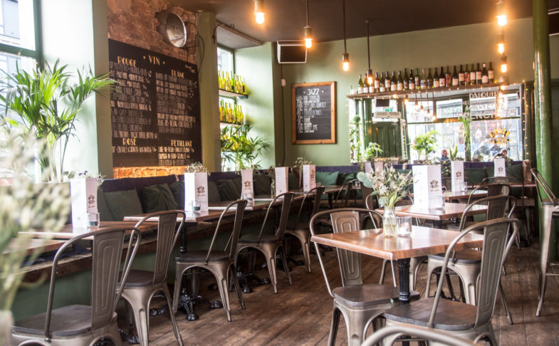 REVIEW: Looking for your new favourite cafe/bar in Liverpool? <a href="/PetitCafeDuCoin/">Petit Café Du Coin 🇫🇷</a> is flawless. 

creativetourist.com/venue/petit-ca…