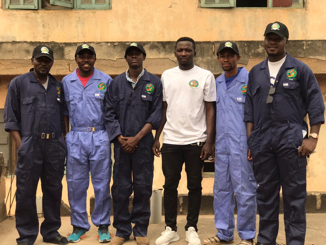 Siibillion's tweet image. Crossed over to Ghana to train the @EbaPreneurSolGh #InnovativeVolunteerism actors to produce Solar dryers and briquettes from locally sourced materials.the #climateAction process in frame 1 and 3 will end up solving problems of post harvest loss as seen in frame 4. #EBAFOSA