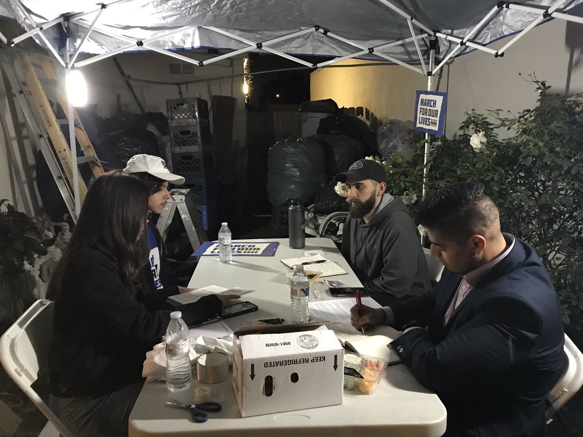 Mfolcorona's tweet photo. We had a very successful roundtable with the CA warren campaign about gun violence in our area.

Thank you for coming out to talk to us. https://t.co/qhn3ZYL1Wv