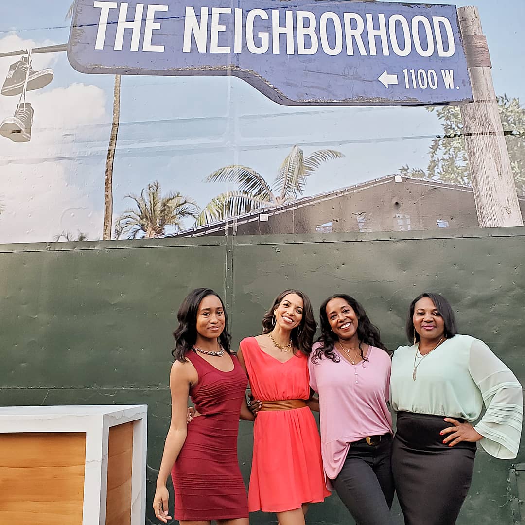#MondayMotivation I have never laughed so much #onset Share the ridiculously amazing laughs Tonight on #CBS Such an absolute treat to get to work with the immensely talented cast on <a href="/TheNeighborhood/">The Neighborhood</a>  Thank you <a href="/FSE_Talent/">Firestarter Entertainment</a> and @lisamillerkatz for the brilliant opportunity