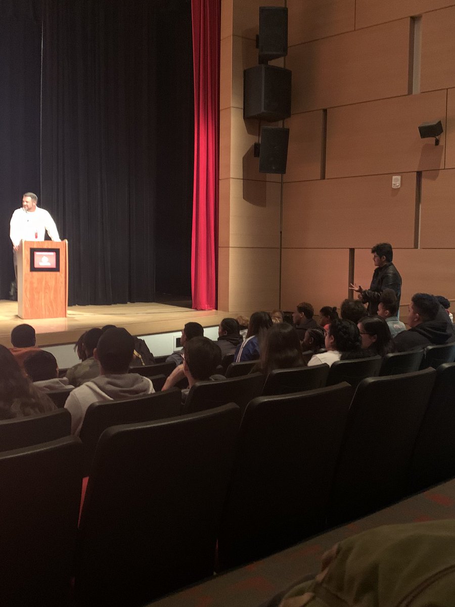 face_hamilton's tweet image. Our scholars from @NorthForestHigh are asking great questions and getting vital information from the student panel! #UHCOT @UHouston