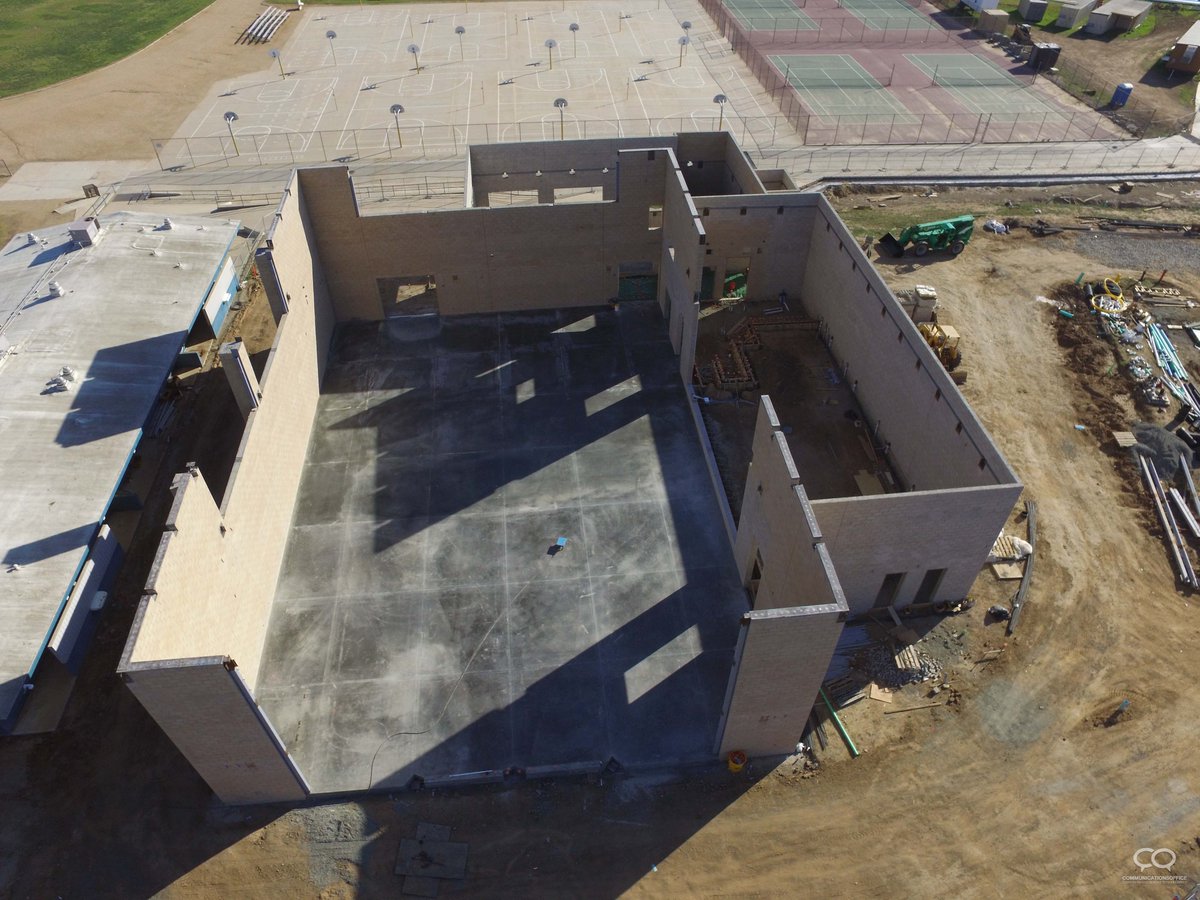CNUSD's tweet photo. #MeasureGGMonday: Construction at Norco Intermediate has made quick progress this past month! Walls for the new administration building have gone up while the new gymnasium is coming into shape.
Learn more at https://t.co/8gOCLGjFOg. https://t.co/dsY0XLcUYO