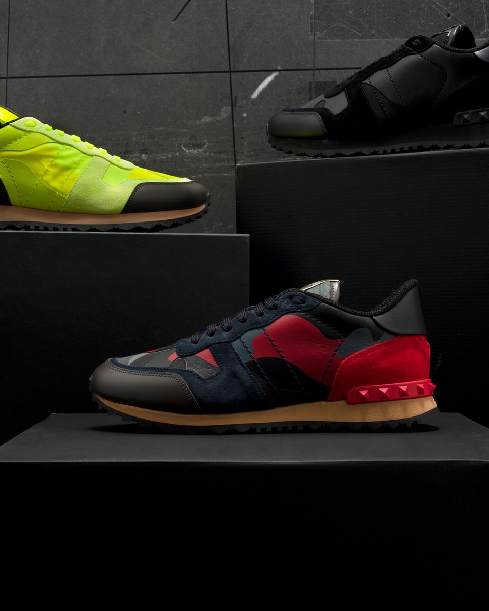 zoofashions's tweet photo. Explore our diverse selection of iconic Valentino Garavani Rockrunner trainers in store and online at: https://t.co/uEbmJEhnTl

#valentino #valentinogaravni #valentinorockrunner #rockrunners #rockrunner #luxury #fashion #style #menswear #mensfashion #london #zoofashions https://t.co/LMpSOvux01