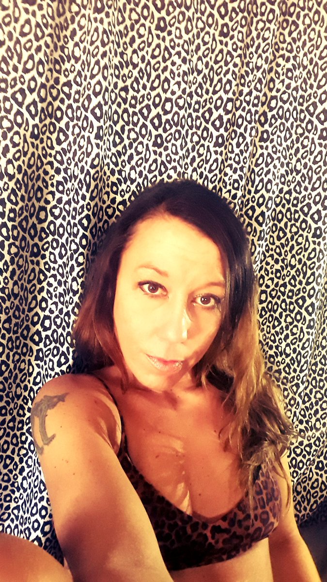 MinaMischief's tweet photo. Make money-Not friends! Monday motivation.
#minamischief #milf #radbitch #actress #comedian #author #model #inmyownmind https://t.co/KwpwcYj9nT