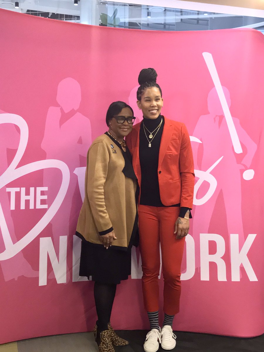 BOSSOnCampus's tweet photo. The bosses were out in Chicago. Thanks to @Groupon for hosting. I had a blast chatting with our honorees @cyntgm (CEO/Dallas Mavericks) and @tyyoung11 (WNBA Player/Vegas Aces). Our awesome panelist Anis, @rianalynn @apmac and all the folks that came out to support. #LaunchSummit https://t.co/7eZ3jRsYpG