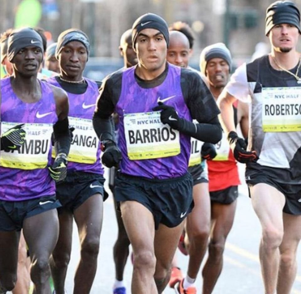 MetepecDeporte's tweet photo. Juan Luis Barrios lo hizo de nuevo, el deportista destacado de #MetepecLaCasaDeTodos logró el tercer lugar en el 21k Guadalajara, ahora comenzará su preparación rumbo al Maratón de Londres donde buscará su boleto a Tokio 2020. Sigue poniendo en alto a #MetepecDeporte https://t.co/H5hAPKyulX