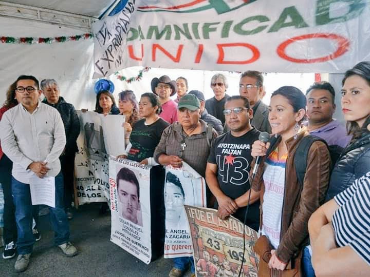 DUCDMX's tweet photo. Compartimos nuestro pronunciamiento por la REPRESIÓN CONTRA LAS MADRES Y PADRES DE LOS 43, perpetrada por el  gobierno de Rutilio Cruz Escandón Cárdenas del Estado de Chiapas. Tomamos como afrenta directa esta represión y como nuestra lucha la de las madres y padres de los 43. https://t.co/d4E92CN7Lh