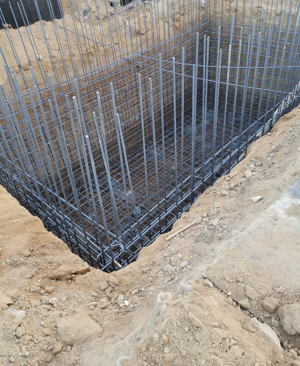 المهندس وجدي الشميري On Twitter خزان ماء ارضي حظه تعيس وقع في يد مقاول ماحضرش الا في نص الدرس تبع تنفيذ الخزان الأرضي وما سوا فرشه النظافه ولا العزل ولا