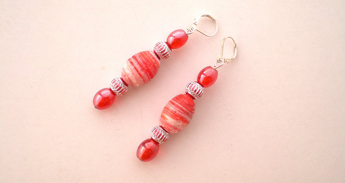 Unique glass bead earrings in coral (orange-pink) colour. #dropearrings #dangleearrings #beadearrings #coralearrings #etsyjewelry #etsyjewellery #etsyhandmade #etsymaker etsy.com/uk/listing/779…