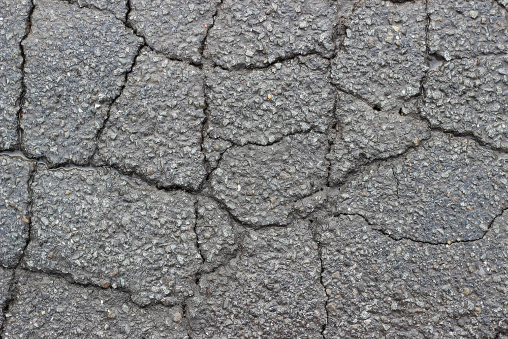 swiftsurfacing's tweet photo. Has the cold weather taken its toll on your driveway❄️? It may just be the right time to invest in a new driveway which simply adds levels of elegance to your home. https://t.co/X2eFQ3QXVQ