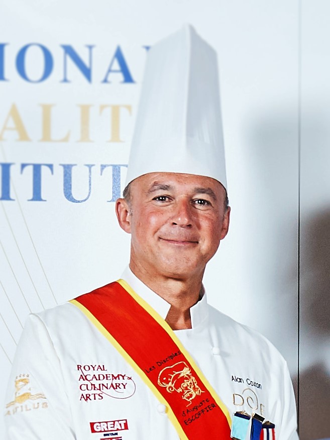 GuildFoodWriter's tweet image. Our own Alan Coxon @alancoxon has been invited to become a fellow of the Al-Khalifa Business School with an Honorary Degree, for work in education &amp;amp; hospitality industry! He has many great stories, observations &amp;amp; lessons we can learn from, highly entertaining! Congratulations