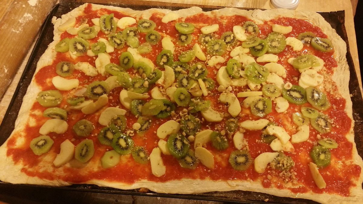 Itsaso_herria's tweet photo. Herriko produktu osasungarriak sustatzeko proiektuaren barnean jasoa dugu urtaro bakoitzean, ekoizpen-guneak eta ereduak ezagutuz, esperientzia anitzak bizitzea. Oraingoan #Goiti-ko eko-okindegian pizzak egin ditugu, herriko osagaiekin. Bikaina ekimena #herrikoproduktuak #Itsaso https://t.co/GEqWYMtX4t
