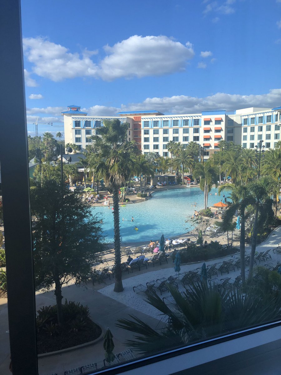 It’s a beautiful day to be in the Sunshine State learning about communication best practices in higher education at the DIII CASE Conference! Bonus points for being here and presenting with my stellar boss lady <a href="/SunniBBrown/">Sunni Brown</a> 🌞 #D3in3D