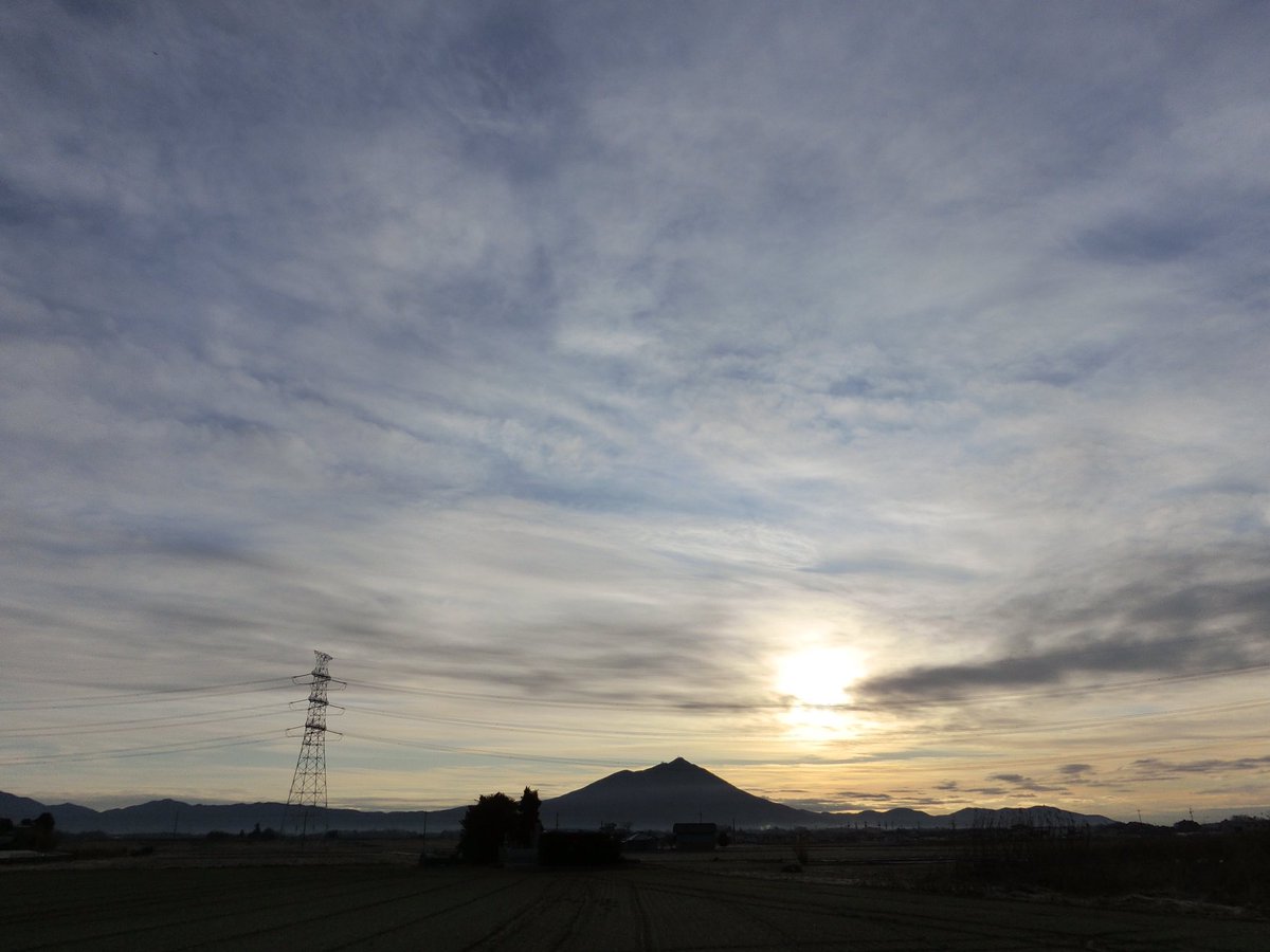 園 ぱる代 春はあけぼの やうやう白くなりゆく山ぎは すこしあかりて 紫だちたる雲のほそくたなびきたる