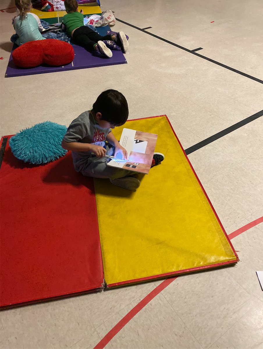 PullmanElem's tweet photo. We had a great day at our annual Flashlight Reading event on Friday! https://t.co/JphBS3yfkw