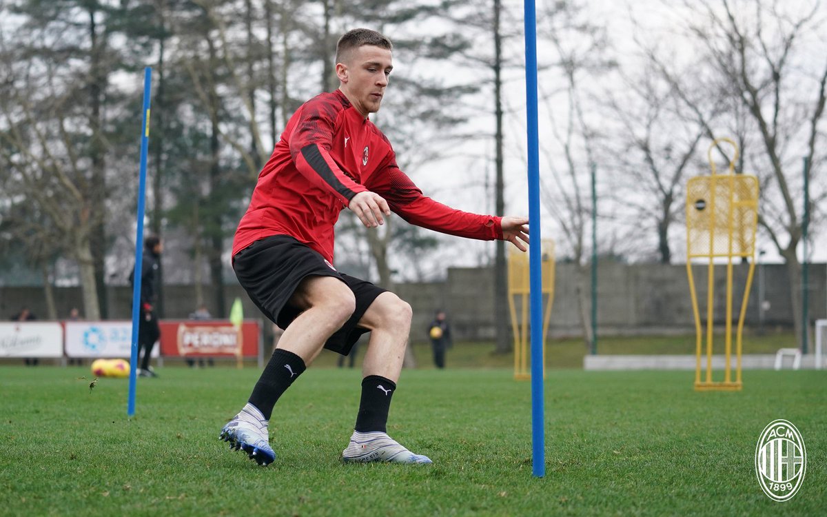 acmilan's tweet image. Working to bounce back, immediately! 

Di nuovo al lavoro, per rialzarsi subito in #CoppaItalia 

#SempreMilan