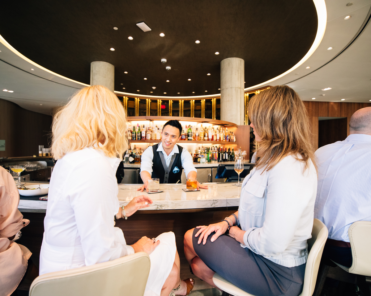 Sit in the nucleus of Estuary at our circular bar, serving good impressions and good drinks to your colleagues.