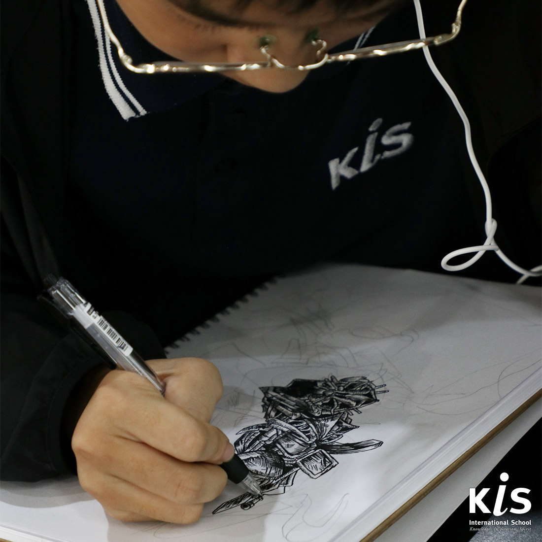 KISbangkok's tweet photo. KIS offers many after school programmes for students in both Primary and Secondary. Here are some pictures of our budding artists hard at work in the Free Form Art Club offered to Secondary students on Mondays and Tuesdays. #kis #kisMYP #kisDP #learnbydoing https://t.co/M1qBZ9pJny