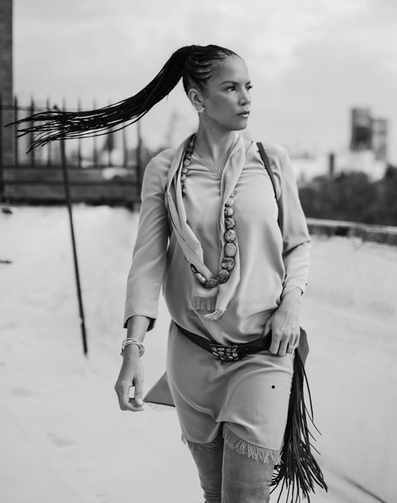 veronicawebb's tweet photo. Stay strong. Be open to whatβs around you. Always, keep your eyes on the prize π ππ―
# motivationmonday #focus #strenghth #braids #veronicawebb #webbonthefly #supermodel #90smodel #fashionblogger #beautyblogger #nycblogger #newyorkblogger https://t.co/nBW8Tkgg8w