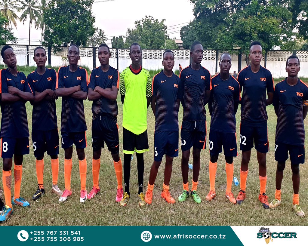Afrisoccertz's tweet photo. Kikosi cha Afrisoccer cha U18 jana Februari 9 kimeibuka na ushindi wa goli 7-0 katika mechi ya kirafiki dhidi ya timu ya U18 ya Kituo cha mpira cha Agape

#Afrisoccer #SoccerSchool #AfricanFootball #DandiaMchumaTwende https://t.co/XoqCJBACz3