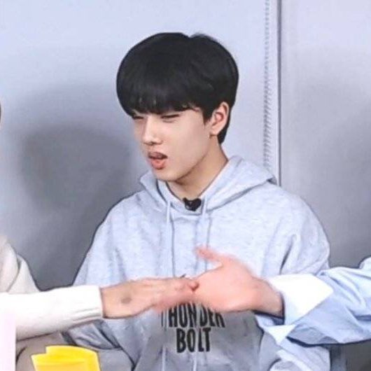 chapter23_nr's tweet photo. โน่เหรินของแท้ต้องมี... 
#젠런 #noren https://t.co/7vaF2l39dA