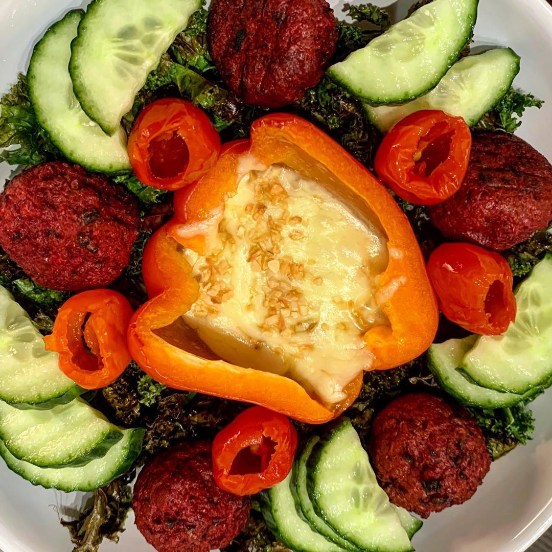 Wow. If you're veggie or just a cheese lover then this one's for you. Insta user @chris_robbo_sw_consultant has created a masterpiece with this combo - mozzarella, salad and our beetroot falafel. So much yumminess on one plate. Smashed it.