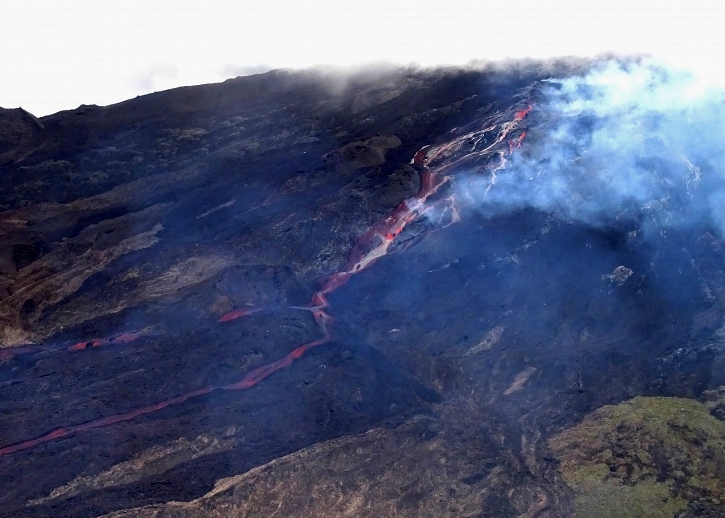 beduy's tweet photo. #Eruption of Piton de La #Fournaise : #OVPF bulletin from 10.02.2020 at 4.30 p.m. local time.
https://t.co/vRkcUouduQ
Eruption du Piton de La Fournaise : bulletin de l'OVPF du 10.02.2020 à 16h30 locale.
https://t.co/HG0hZ5iqPe https://t.co/chcCP76tUy