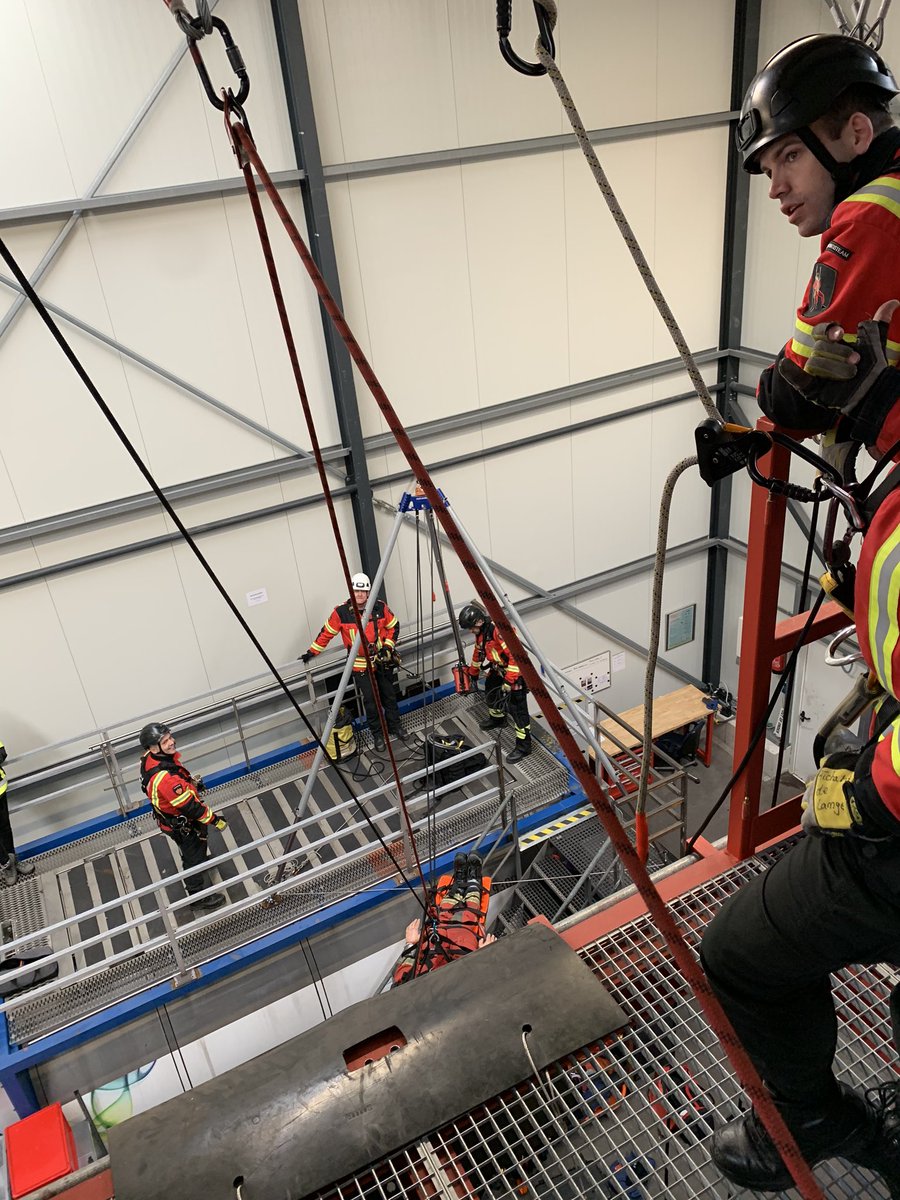 TimBrinkman59's tweet photo. Super gave dag gehad! #heightrescue #roperescue #homeoftheroperescue https://t.co/NKUb4OAdEz