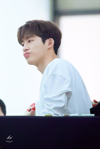 Turomil's tweet photo. #HanbinLovesYou
Да блин, ну слишком красивый 💔 https://t.co/zLOWtyS7Pf
