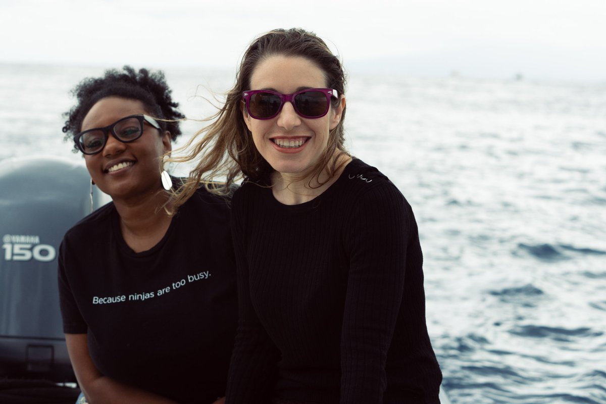 techgirl1908's tweet image. whale watching with one of my favs @sarah_edo in Hawaii along with the cool folks at Egghead. Excursion and photo courtesy of @jhooks 🙏🏽 #jsconfhi