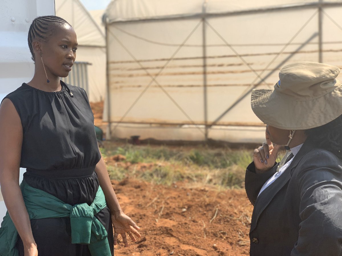Morakane_'s tweet photo. Meet @Leeko_79, a young woman running a very impressive farming project at one of our Agri-parks in the West Rand. She is using technology to farm smarter! I am blow away by her commitment #GrowingGautengTogether https://t.co/Y6AHBYoqjh