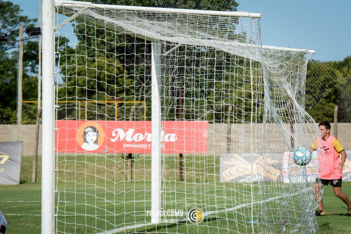 clubcomu's tweet photo. Pasaron más de 1.000 días para que COMU gritara un gol de penal en el Alfredo Ramos.
Diego Nakache, el jockey🏇, fue el encargado de cortar esa racha y darle los 3 puntos a los dirigidos por Marcelo Franchini.
#SeguirCreciendo
#Comu2020 https://t.co/sfZwzUFVwC