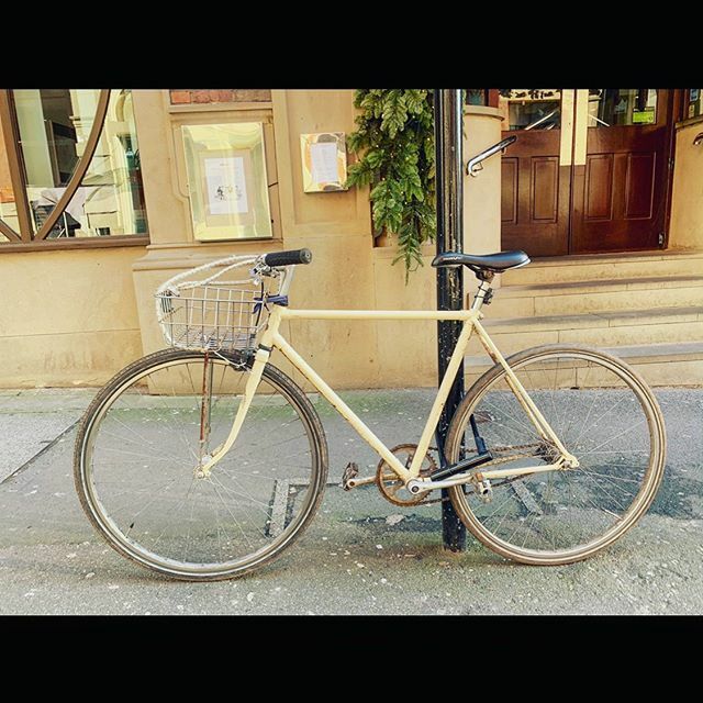 Old beater...
-
Everywhere I go - every neighbourhood, city, town or indeed new country I visit, I always have my eyes open for bikes. Regardless of type or intended use, new or old I just love to see what other folks are riding.
-
I saw many on my trip … ift.tt/2OHpJ0m