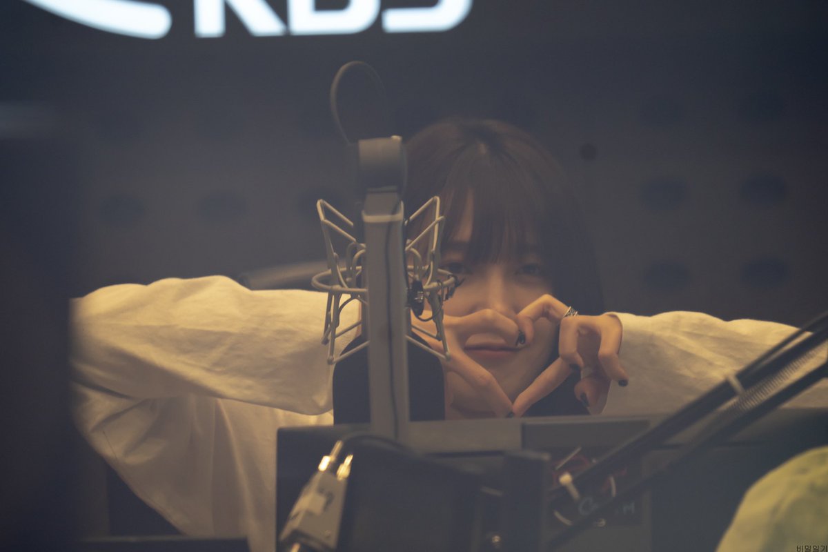 dobbys960's tweet photo. 200210 정은지의 가요광장 정은지 #정은지의가요광장 #정은지 #Apink #Eunji https://t.co/xN5xTvVavk