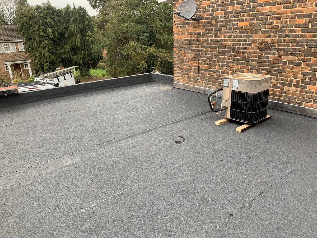 CraigSt94398971's tweet photo. Sometimes we have to think outside of the box 📦 to get the job done for our customers 🤔🧠
Still we managed to get this felt flat roof renewed using a three layer techa-torch system to the property in Ashtead. #feltflatroof #Ashtead #roofing https://t.co/odDr6LeuXq