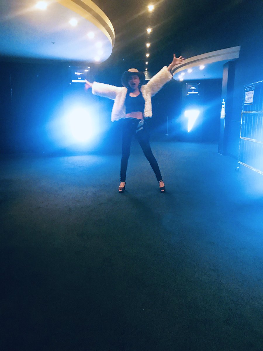 mizukichen's tweet photo. 初出演映画『青春のしおり』超ちゃんとした素敵な映画館で初めての上映…1/24一度限りでしたが、すごく嬉しかったです。観に来てくださる方がいれば、また挨拶付きで上映できるようなので、ぜひ応援おねがいします。写真：監督の佐藤重直さんは、俺たちの旅や熱中時代など昭和の青春ものの大御所。 https://t.co/UchlyDLqz7