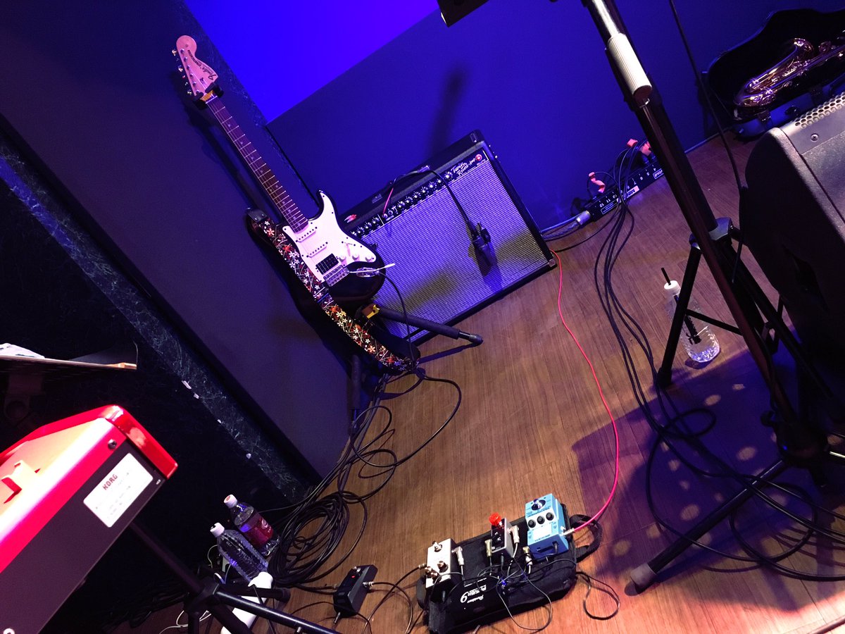 MasayaShinohara's tweet photo. 心がブーストされる音。
Fenderアンプとの相性も凄く良い♫
今夜も準備完了系🎸
Ready to hit the stage
#HardRockMachine
#Masatone https://t.co/60VEYXRV3G