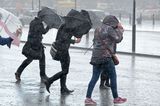 #worcestershirehour did you manage to ride out the storm safely? 
#StormCiaraUk #stormyweather